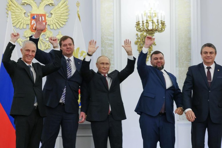 Ông Putin tuyên bố người dân tại các khu vực Donetsk, Lugansk, Kherson và Zaporizhzhia sẽ là "công dân vĩnh viễn" của Nga.