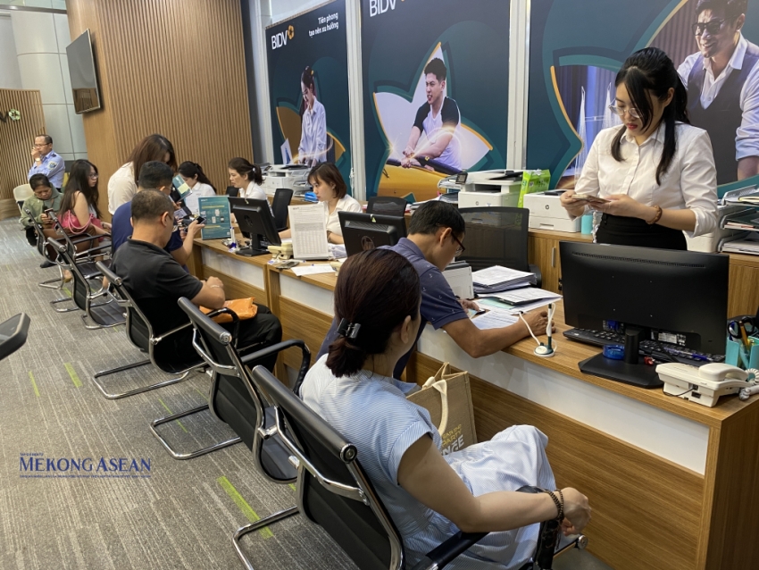 Người dân gặp khó khi xác thực sinh trắc học trên ứng dụng ngân hàng