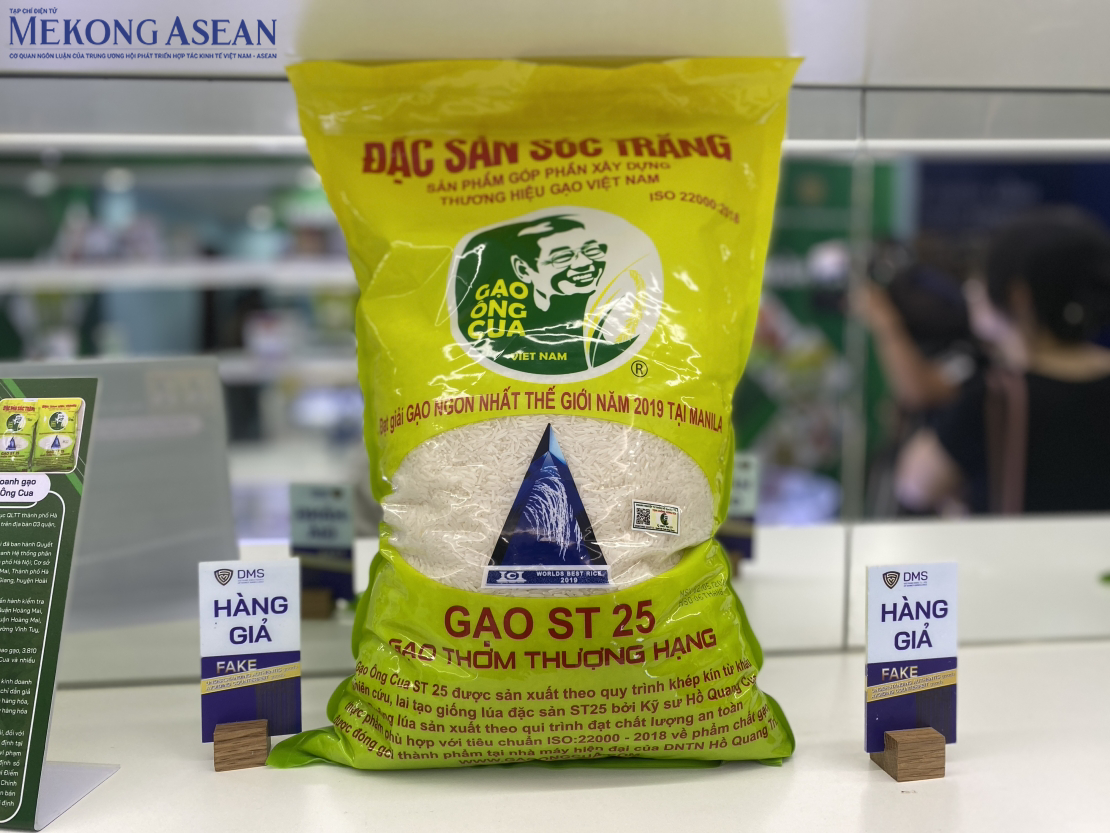 Ngoài ra, đối với hàng thật khi quét trên tem thì hệ thống sẽ trả về kết quả là sản phẩm chính hãng. Với hàng giả khi dùng ứng dụng Icheck để quét thì hệ thống sẽ cảnh báo ngay đây là hàng giả. Ảnh: Hà Anh/555win Login.