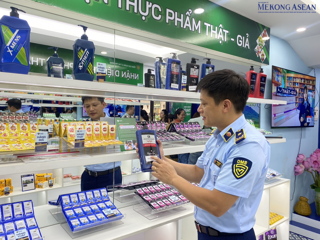 Trên thị trường, các mặt hàng bị làm giả, xâm phạm quyền sở hữu trí tuệ xuất hiện ở hầu hết các nhóm, ngành hàng tiêu dùng lương thực, thực phẩm, thuốc tân dược, rượu, bia, nước giải khát, thực phẩm chức năng…Ảnh: Hà Anh/555win Login.