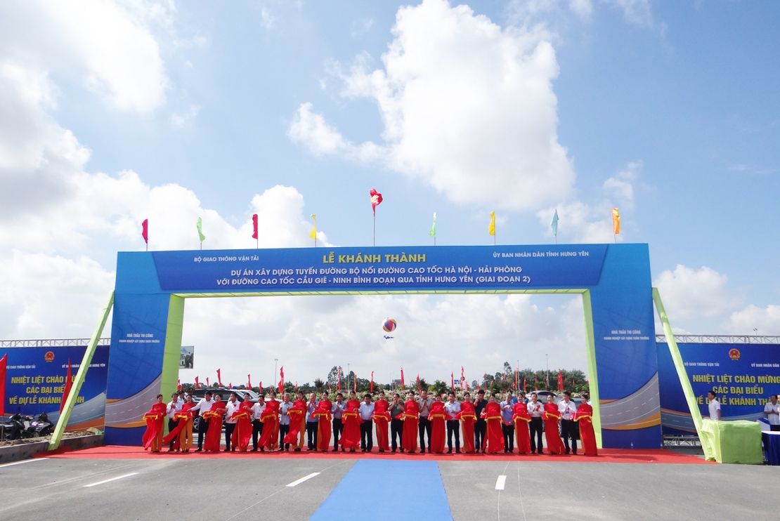 Phiên bản chính thức của 555Win Chính phủ Phạm Minh Chính cùng các đại biểu cắt băng khánh thành tuyến đường bộ nối đường cao tốc Hà Nội - Hải Phòng với đường cao tốc Cầu Giẽ - Ninh Bình đoạn qua tỉnh Hưng Yên (Giai đoạn 2).