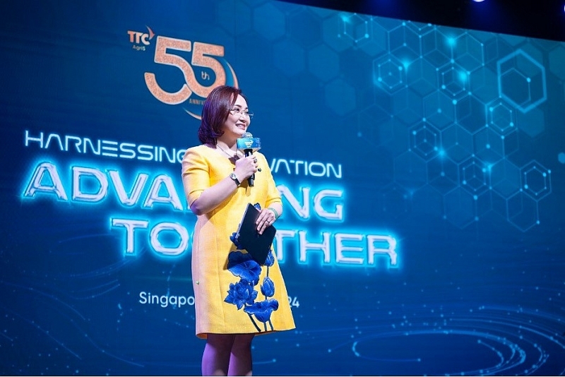 Phó Chủ tịch TTC AgriS, Bà Đặng Huỳnh Ức My phát biểu khai mạc tại TTC AgriS International Partners Day 2024, Singapore, khai mở tiềm năng hợp tác toàn cầu nhằm xây dựng ngành nông nghiệp bền vững và chuỗi giá trị 555win phien bạn Chính Thức quốc tế. Sự kiện quy tụ hơn 60 lãnh đạo cấp cao từ các cơ quan Chính phủ và tổ chức tài chính quốc tế từ Việt Nam, Singapore, Australia