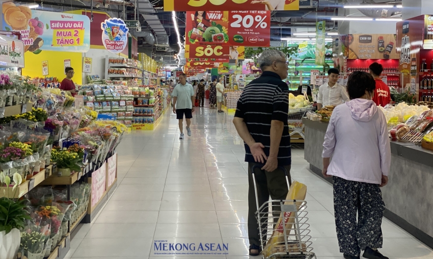 Mùng 2 tết Bính Ngọ: Thị trường hàng hóa cả nước sôi động, giá cả ổn định
