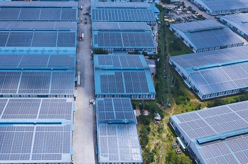 Hệ thống quang điện mặt trời mái nhà trên các kho bãi của Công ty Cổ phần Tiến Nga