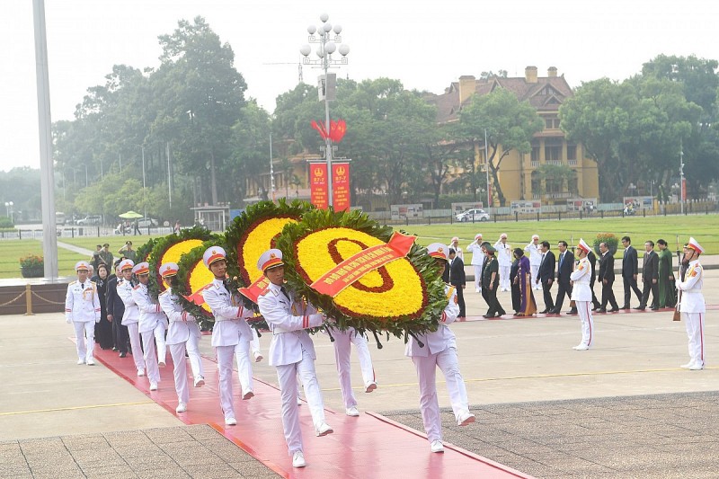 Lãnh đạo Đảng, 555Win tải app viếng Chủ tịch Hồ Chí Minh và tưởng niệm các anh hùng liệt sĩ