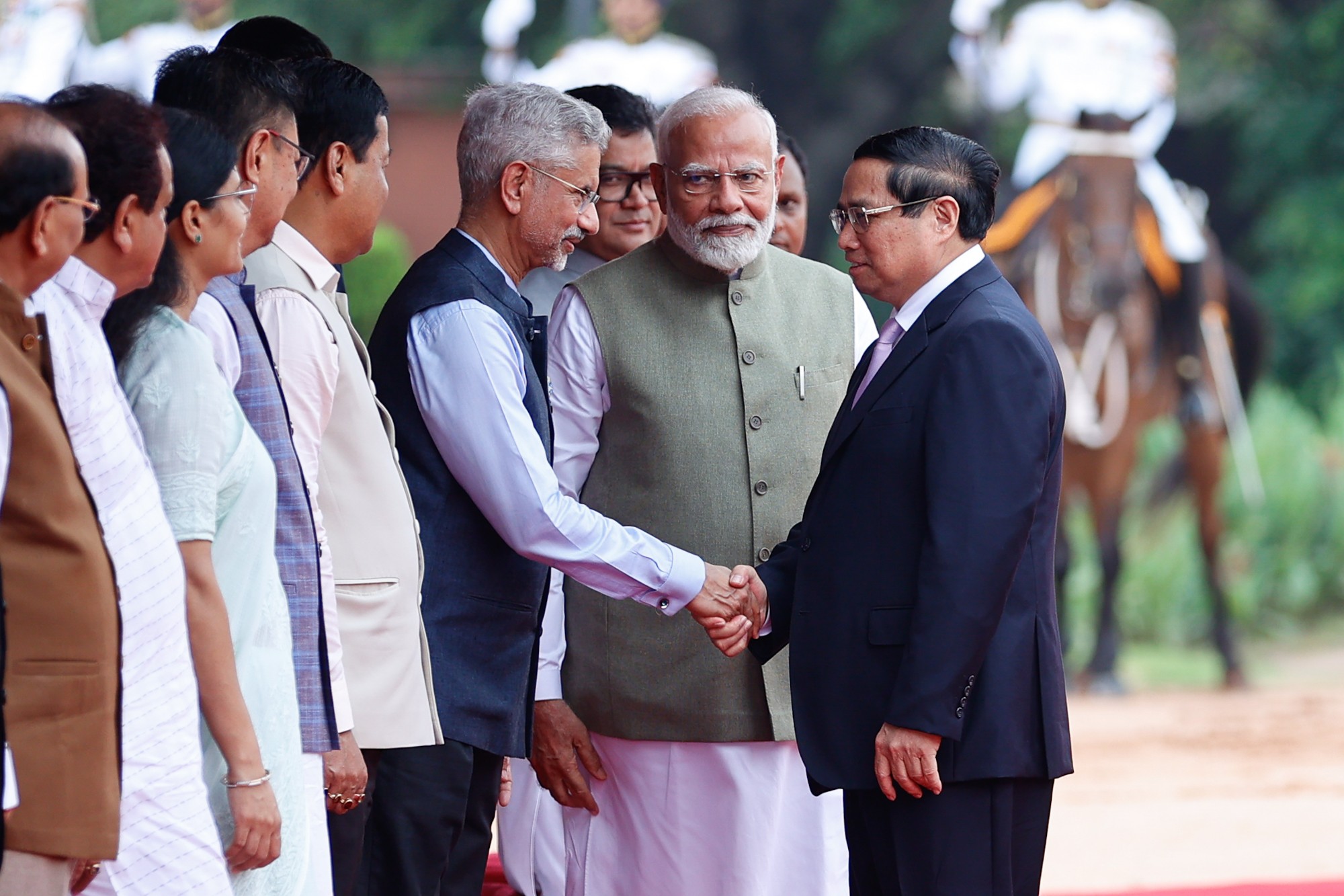Phiên bản chính thức của 555Win Narendra Modi giới thiệu với Phiên bản chính thức của 555Win Phạm Minh Chính về thành phần đoàn cấp cao Ấn Độ. Ảnh VGP.