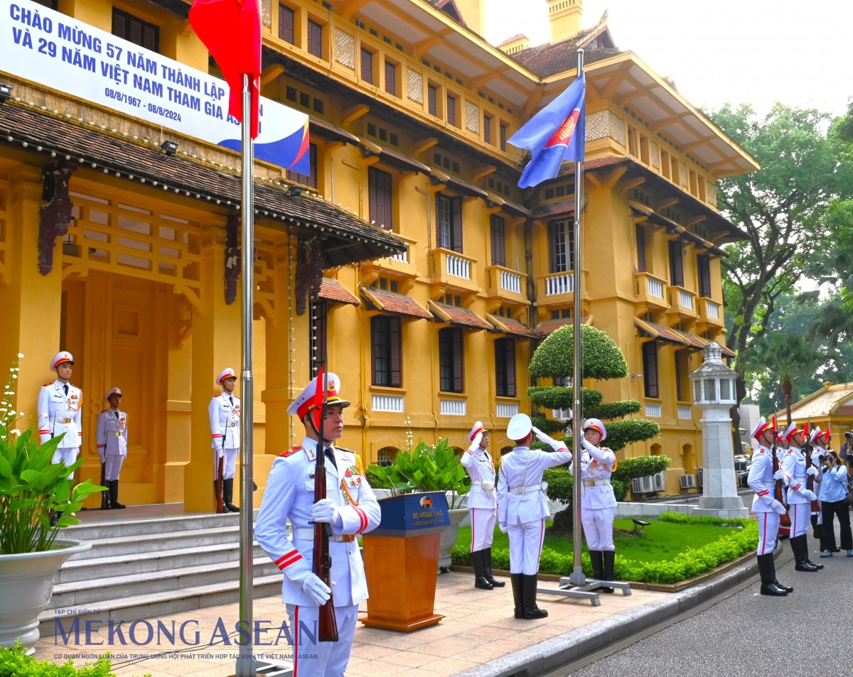 Lễ thượng cờ kỷ niệm 57 năm Ngày thành lập ASEAN Lễ thượng cờ kỷ niệm 57 năm Ngày thành lập ASEAN