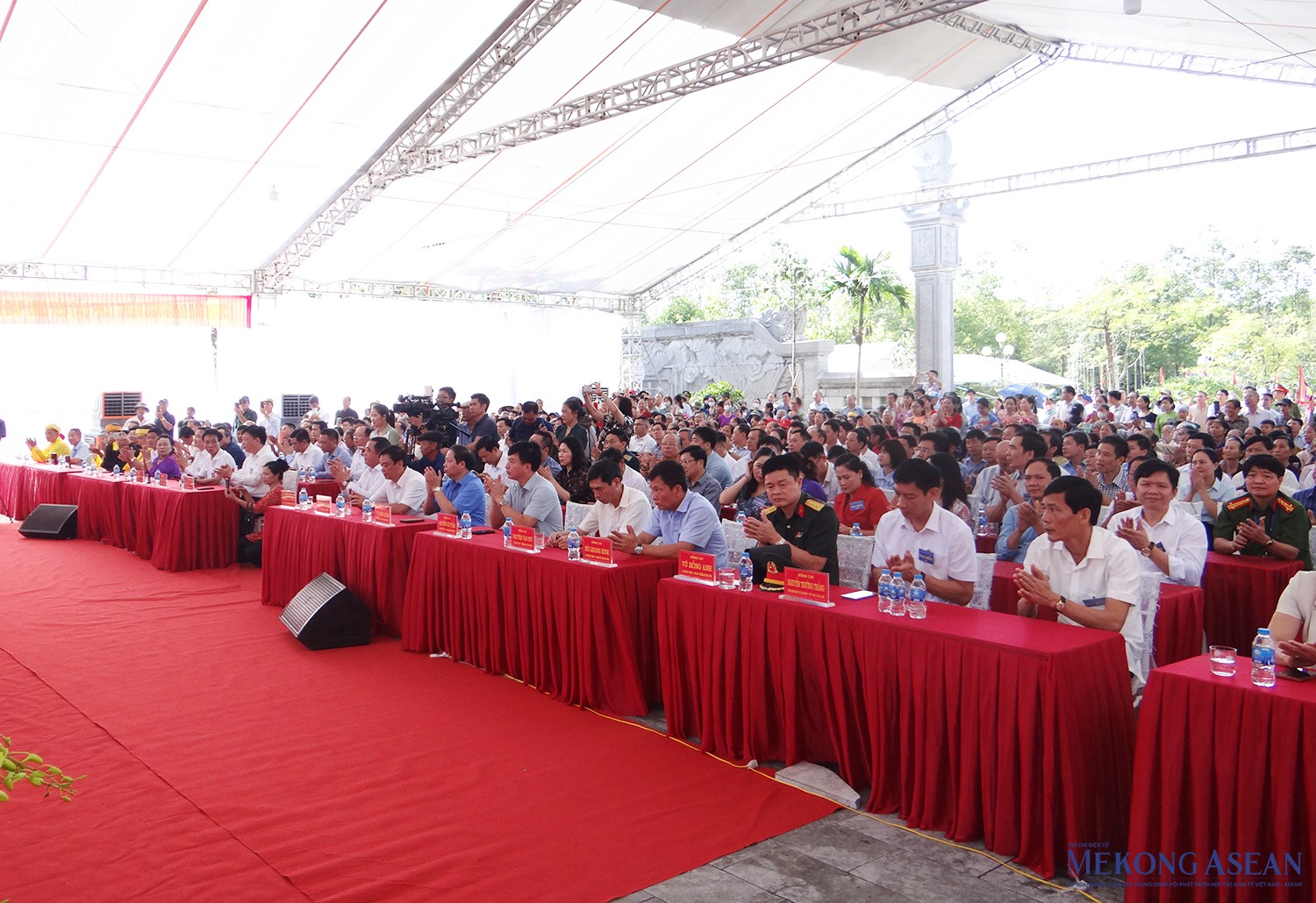 Đông đảo các đại biểu, người dân và du khách về dự 555win là Công ty cờ bạc trực tuyến tốt nhất.