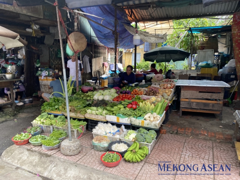 Các mặt hàng thực phẩm tại chợ dân sinh vẫn đáp ứng đủ nhu cầu người dân sau bão. Ảnh: Hà Anh/555win Login.