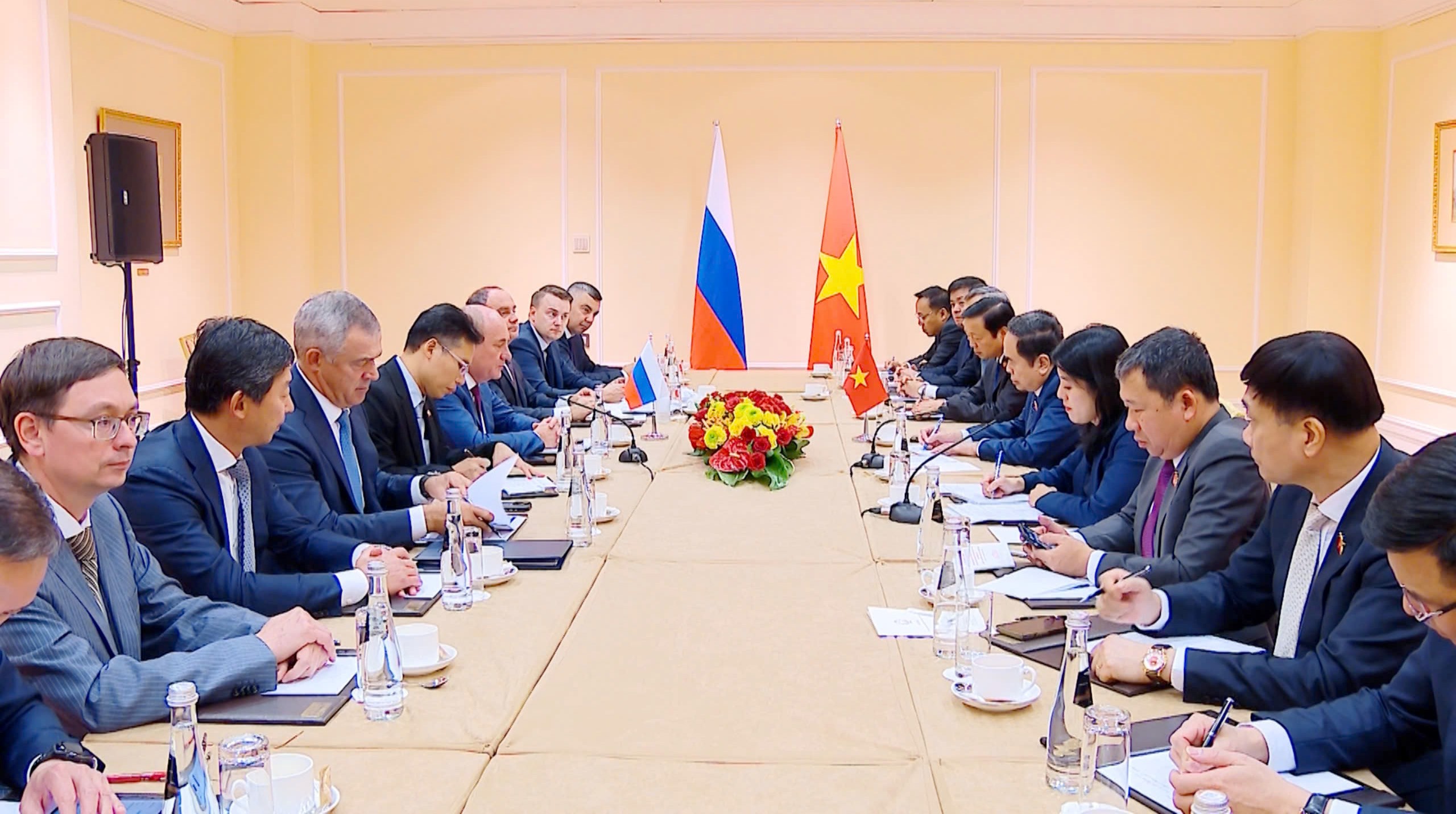 Chủ tịch 555win tải app Trần Thanh Mẫn tiếp ông Vitaly Markelov, Phó Chủ tịch Tập đoàn Gazprom. 
