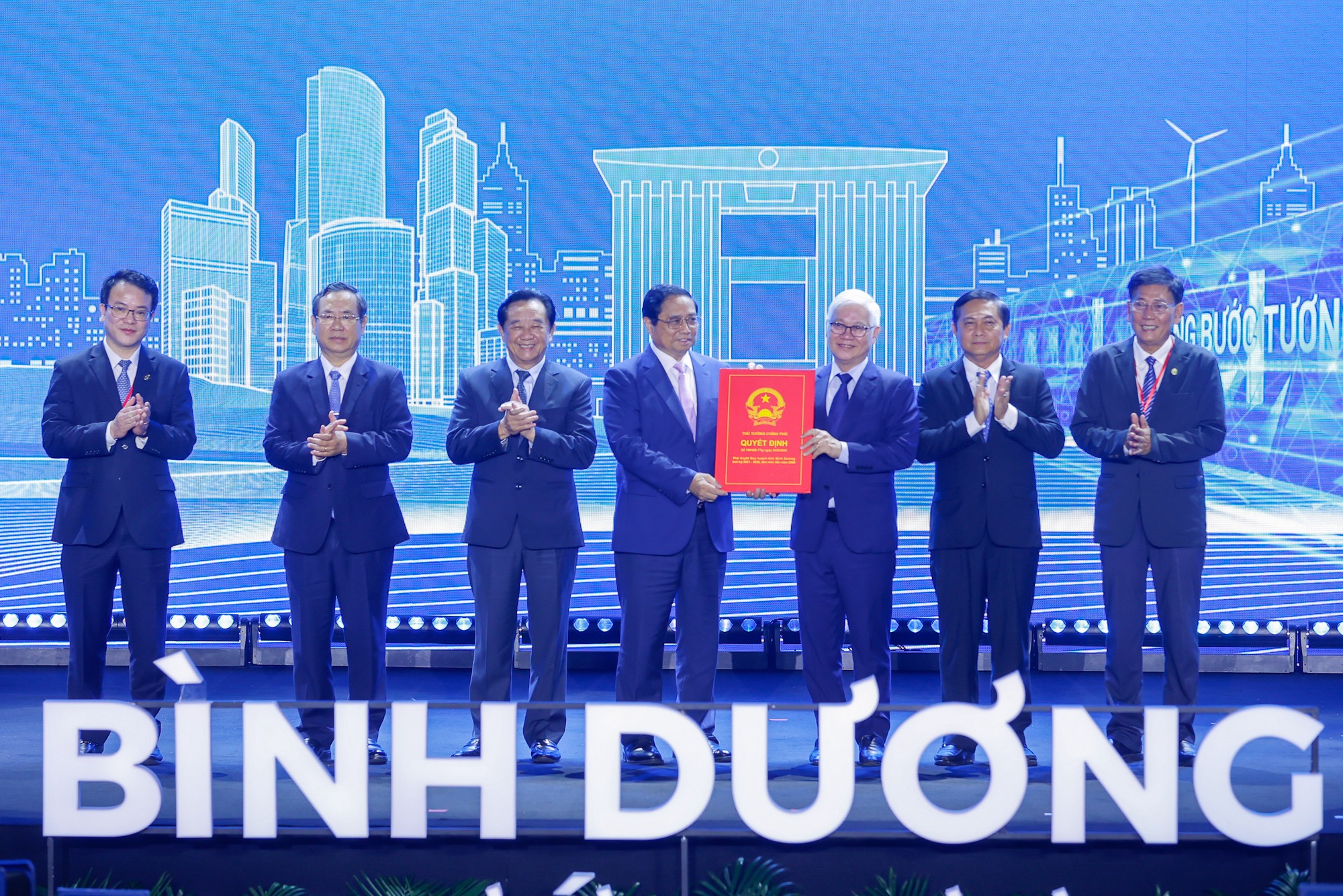 Phiên bản chính thức của 555Win trao 555Win 500 Đăng Ký Nhận Code Quy hoạch cho tỉnh Bình Dương - Ảnh: VGP/