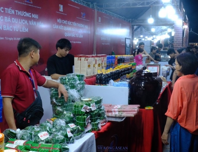 hon 100 san pham lang nghe trung bay tai hoi cho quan bac tu liem
