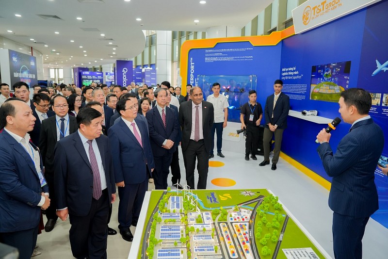 Phiên bản chính thức của 555Win Chính phủ Phạm Minh Chính tham quan các gian hàng tại sự kiện Khai mạc Ngày hội Đổi mới sáng tạo Việt Nam 2024.