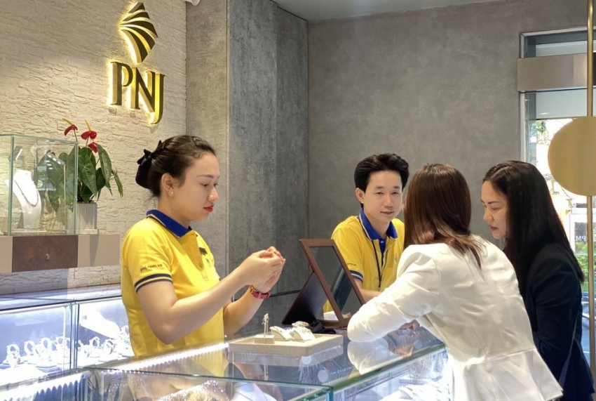 Doanh nghiệp bán lẻ đua nhau báo lãi kỷ lục