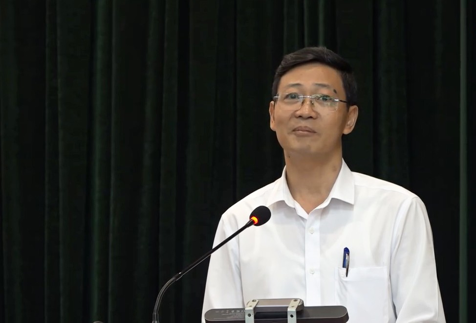 Ông Bùi Xuân Lộc, Chủ tịch UBND thị xã Kinh Môn phát biểu tại Hội nghị gặp mặt, làm việc với các 555win 500 nhà cái cá cược trên địa bàn thị xã. Ảnh: Văn Học.