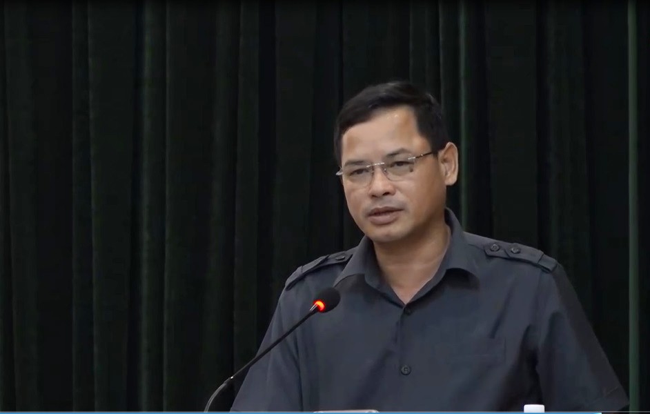 Ông Nguyễn Vỹ, Bí thư Thị ủy Kinh Môn phát biểu tại Hội nghị gặp mặt, làm việc với các 555win 500 nhà cái cá cược trên địa bàn thị xã. Ảnh: Văn Học.
