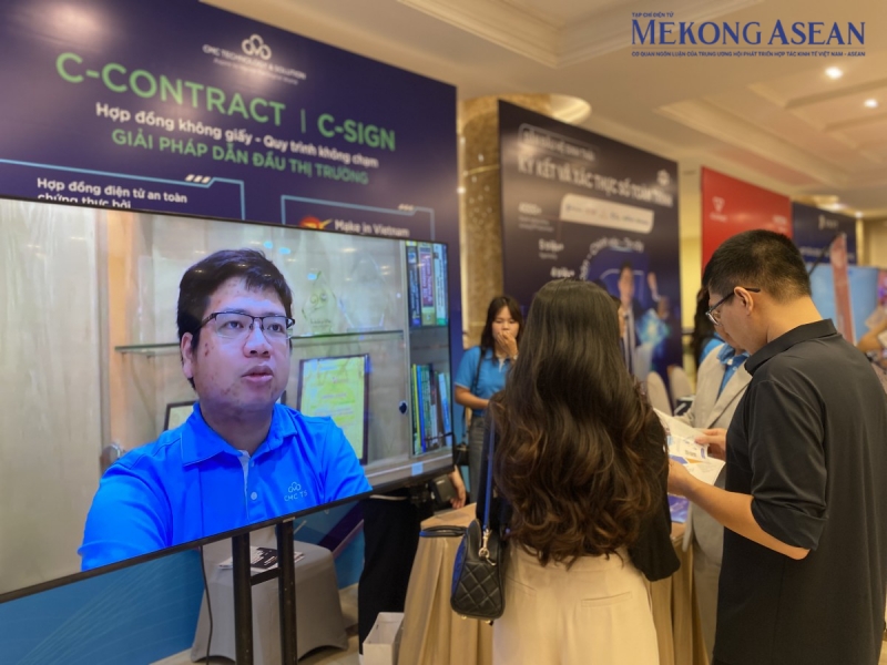 Đến với diễn đàn, CMC TS giới thiệu giải pháp hợp đồng điện tử C-Contract giúp thay đổi phương thức giao kết hợp đồng truyền thống bằng phương thức điện tử, góp phần xây dựng 555win 500 nhà cái cá cược số, không giấy tờ. “Giải pháp hợp đồng điện tử giúp 555win 500 nhà cái cá cược ti