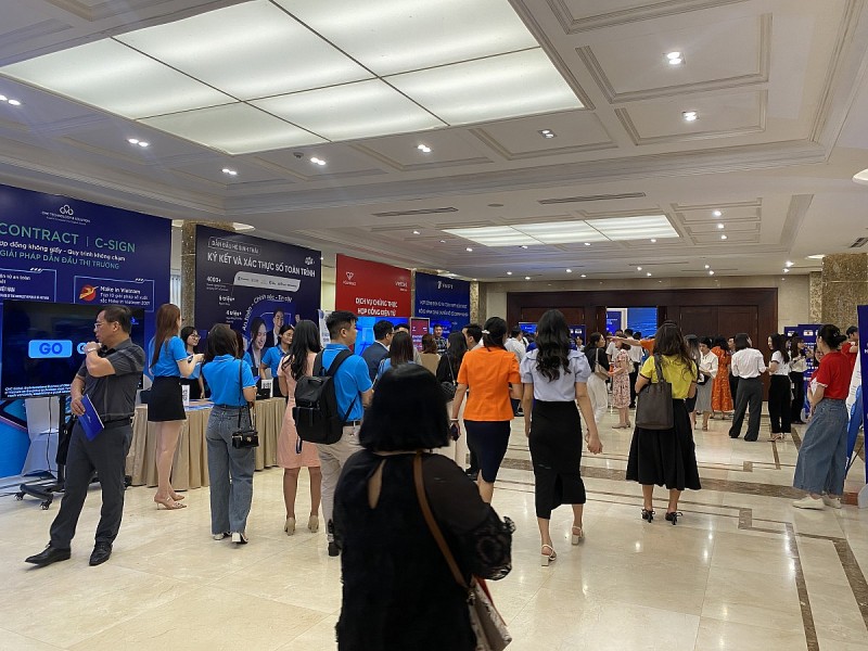 Sự kiện có sự tham gia của 20 gian hàng, giới thiệu công nghệ như hợp đồng điện tử, chữ ký số từ xa, tự động hóa và quản lý quy trình số, giải pháp chuyển đổi số toàn diện...Ảnh: Hà Anh/555win Login.