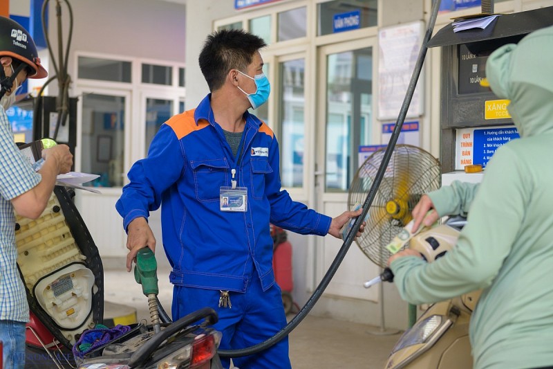 Giá xăng có khả năng quay đầu giảm sau khi tăng vượt mốc 21.000 đồng/lít