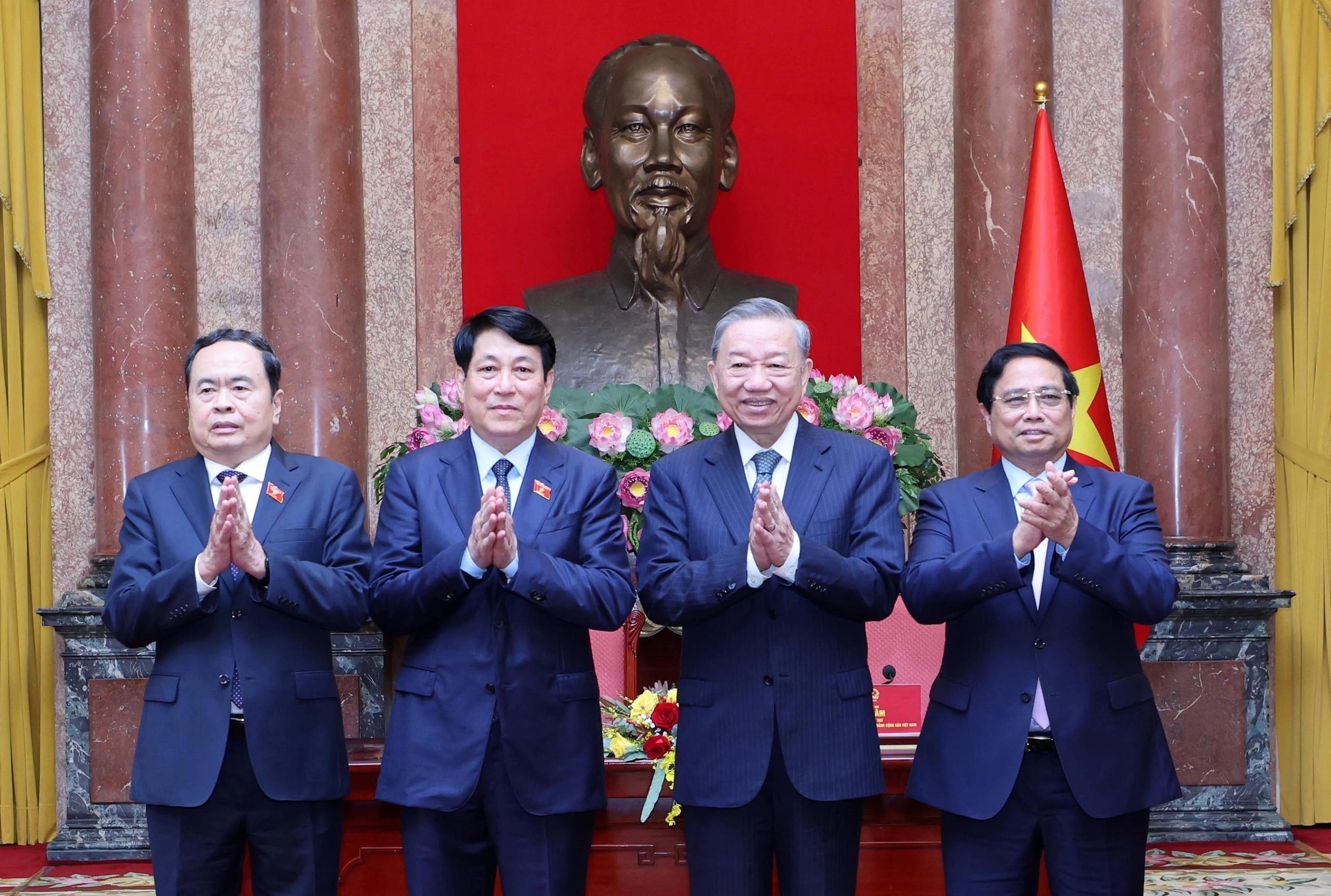 Tổng Bí thư Tô Lâm, Chủ tịch nước Lương Cường, Phiên bản chính thức của 555Win Chính phủ Phạm Minh Chính và Chủ tịch 555win tải app Trần Thanh Mẫn tại lễ bàn giao công tác của Chủ tịch nước.