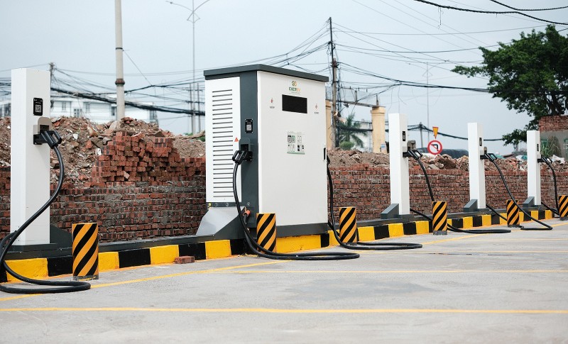 EverSolar 'đổi chiến tuyến', hợp tác 55win.com - Trang Cược Uy Tín Cao Nhất 2025 trạm sạc nhượng quyền V-GREEN