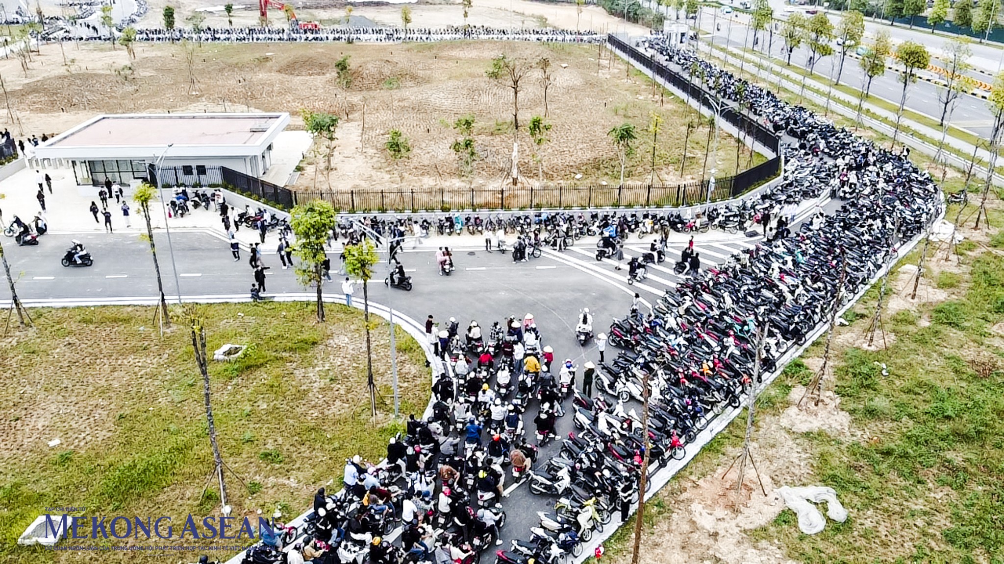 Hà Nội: Dòng người tiếp tục đổ về thăm Bảo tàng Lịch sử Quân sự Hà Nội: Dòng người tiếp tục đổ về thăm Bảo tàng Lịch sử Quân sự