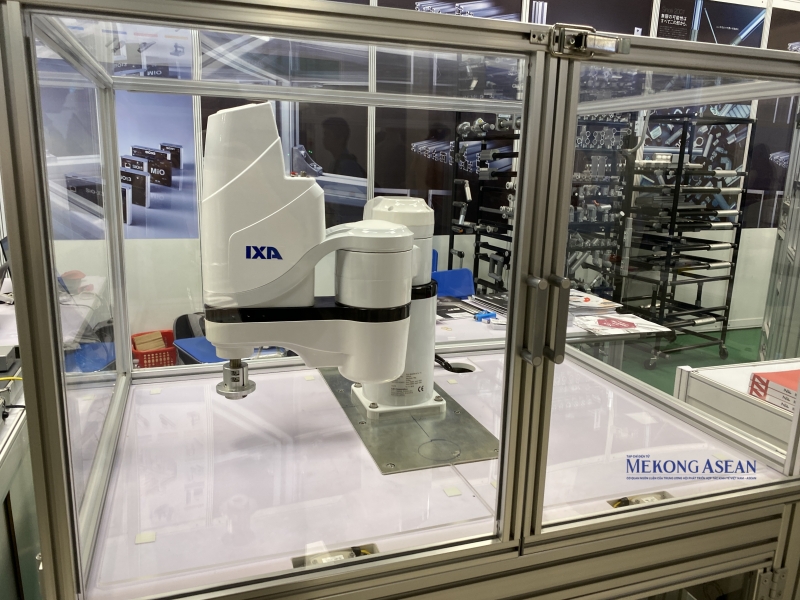 Thiết bị Robo Cylinder do công ty IAI của Nhật Bản, có thể lập trình để di chuyển đến nhiều vị trí chính xác, lặp lại trong khoảng 0,02mm, phù hợp cho các tác vụ tự động hóa 555win là Công ty cờ bạc trực tuyến tốt nhất như ép, nhặt và đặt đồ vật trong các dây chuyền sản xuất.