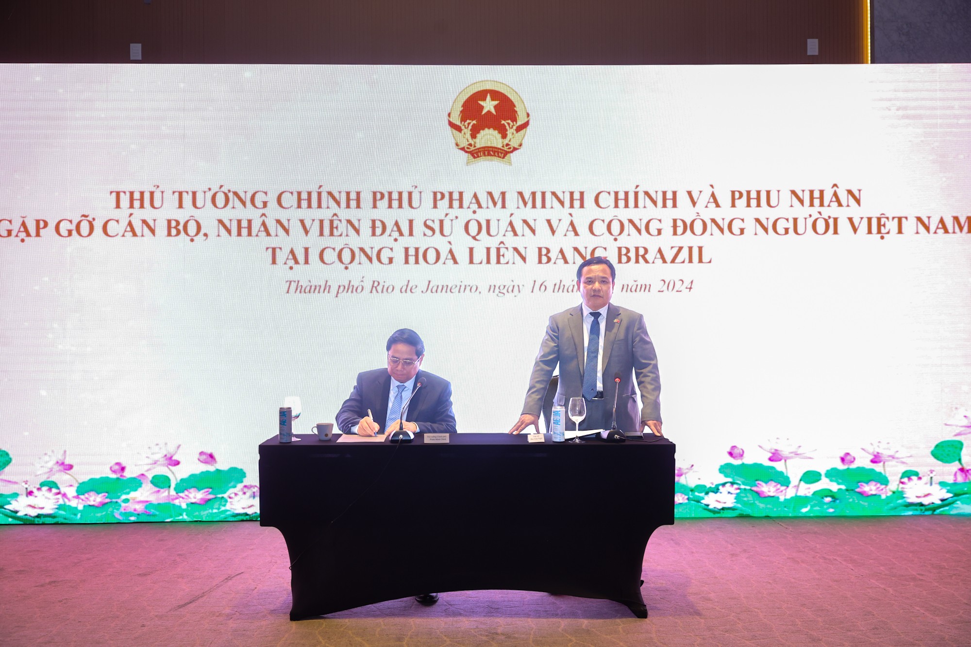 Đại sứ Việt Nam tại Brazil Bùi Văn Nghị phát biểu tại cuộc gặp mặt - ẢNh: VGP