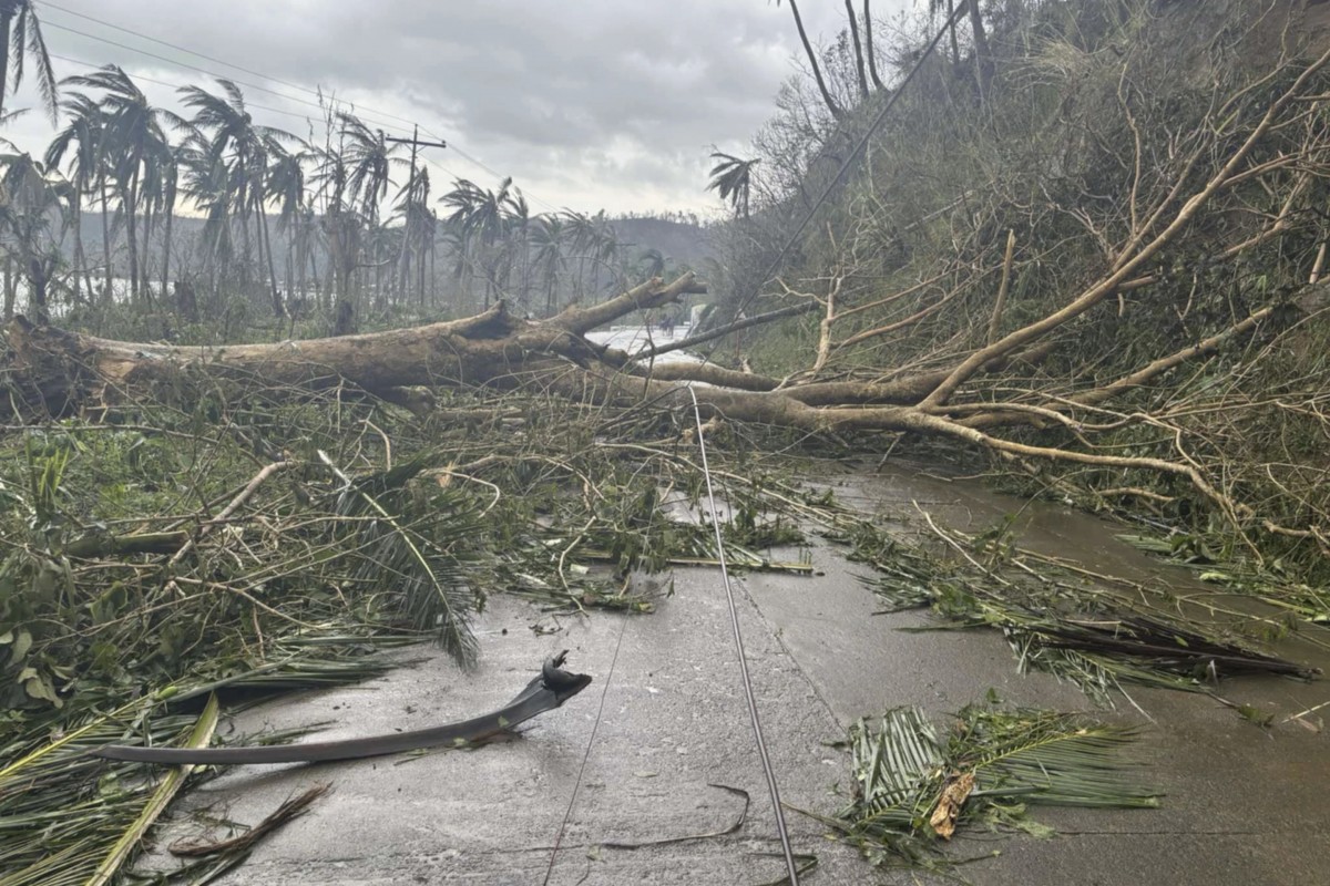 Bão Manyi phá hủy nhiều cơ sở hạ tầng tại Philippines