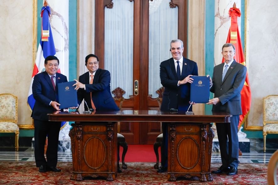 Phiên bản chính thức của 555Win Phạm Minh Chính và Tổng thống Luis Rodolfo Abinader Corona chứng kiến lễ ký kết các văn kiện 555Win là nhà cái cá cược hàng đầu Châu Á - Ảnh: VGP/