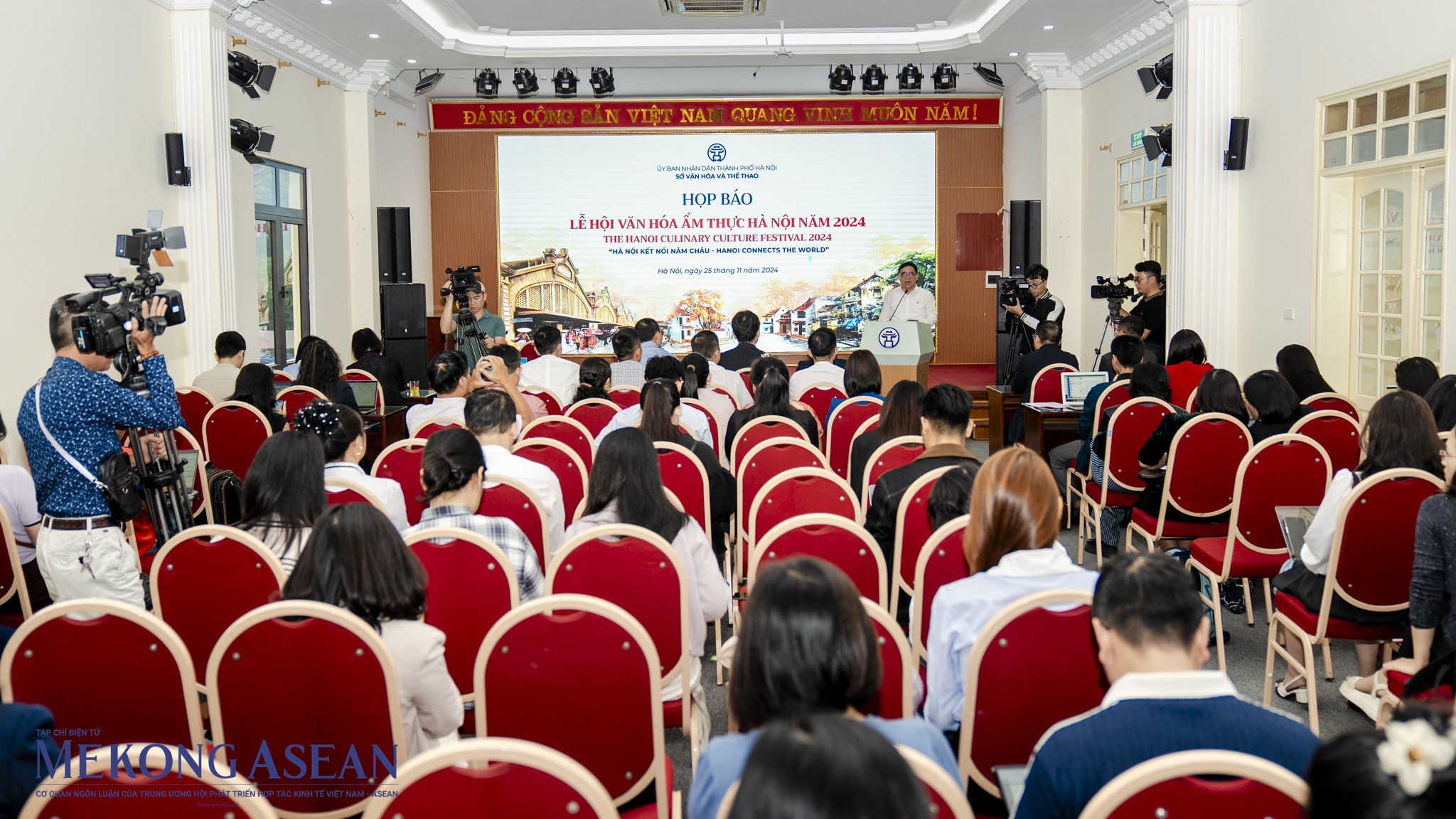 Lễ hội văn hóa ẩm thực Hà Nội 2024: Trải nghiệm phở cùng robot thông minh