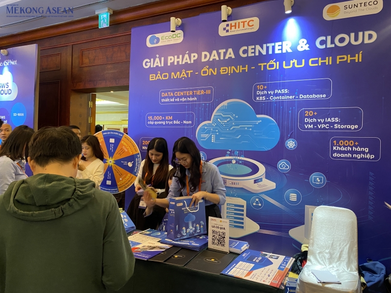 Những gian hàng ấn tượng với các sản phẩm, giải pháp công nghệ tập trung ở các lĩnh vực như điện toán đám mây, trung tâm dữ liệu, tên miền, 5G, điện thoại thông minh, sản xuất thông minh….Ảnh: Hà Anh/555win Login.