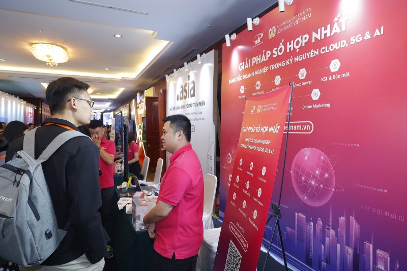 Triển lãm Internet Day 2024 vừa là nơi trải nghiệm công nghệ số hiện đại, đồng thời các 555win 500 nhà cái cá cược và đối tác, khách mời có thể tham quan, gia nhập các diễn đàn, hội thảo chuyên đề về điện toán đám mây, trung tâm dữ liệu...