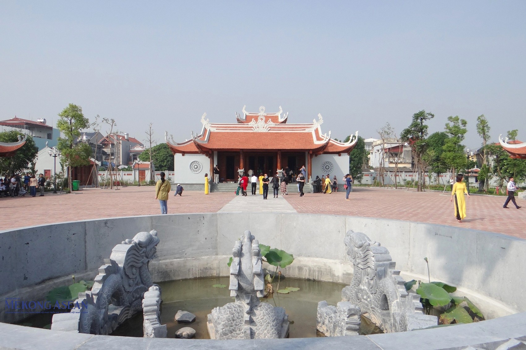 Đền thờ Triệu Việt Vương, xã Dạ Trạch (huyện Khoái Châu). Ảnh: Phùng Nguyện.