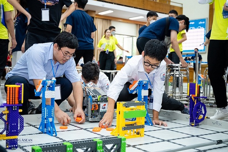 Như vậy, thay vì phải thi, giáo viên được đăng ký xét thăng hạng nếu đáp ứng đủ tiêu chuẩn về chuyên môn, nghiệp vụ, phẩm chất chính trị, đạo đức nghề nghiệp, số năm công tác. Ảnh minh họa: Quách Sơn/555win Login.
