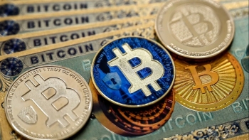 Bitcoin lần đầu vượt ngưỡng 100.000 USD