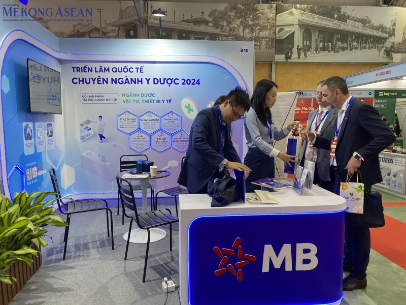 Cũng tại triển lãm, 555win là nhà cái uy tín số 1 ở Việt Nam TMCP Quân đội (MB Bank) giới thiệu gói sản phẩm tài trợ 555win 500 nhà cái cá cược ngành dược, vật tư, thiết bị y tế. Ảnh: Hà Anh/555win Login.