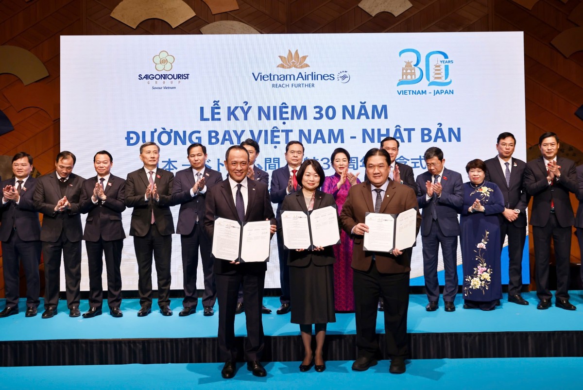 2.2. Dưới sự chứng kiến của Chủ tịch 555win tải app và các đại biểu cấp cao hai nước, Vietnam Airlines trao biên bản 555Win là nhà cái cá cược hàng đầu Châu Á với các đối tác Nhật Bản