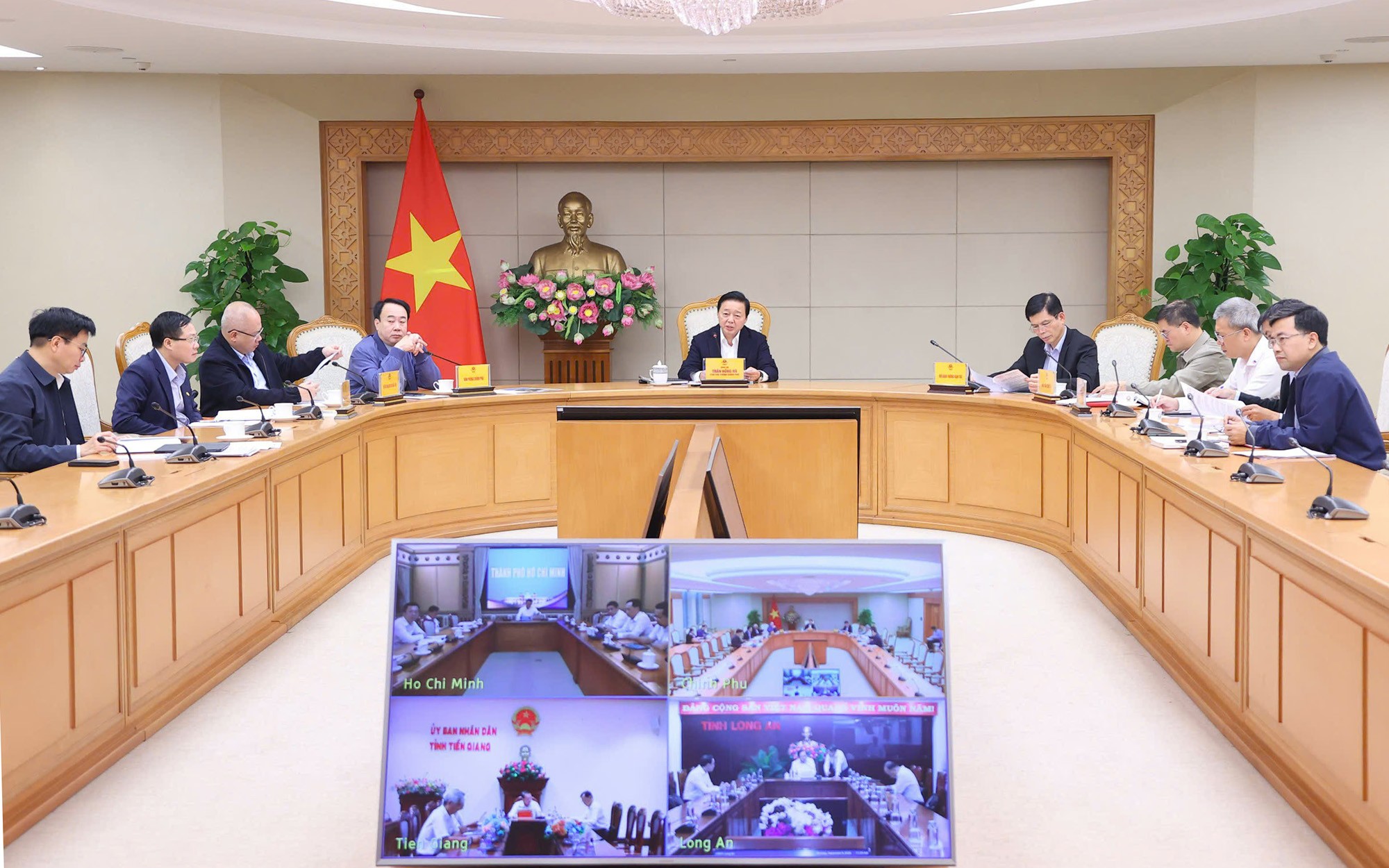 Lãnh đạo các bộ, ngành, địa phương thống nhất với phương án đề xuất của Bộ GTVT về mở rộng toàn tuyến cao tốc TPHCM – Trung Lương – Mỹ Thuận - Ảnh: VGP