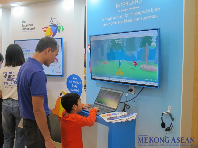 Cơ quan quản lý trực tuyến Ofcom của Anh cho biết, trẻ em thường khai gian tuổi nếu các nền tảng xã hội để người dùng tự xác nhận. Ảnh minh họa: Theo Bloomberg.