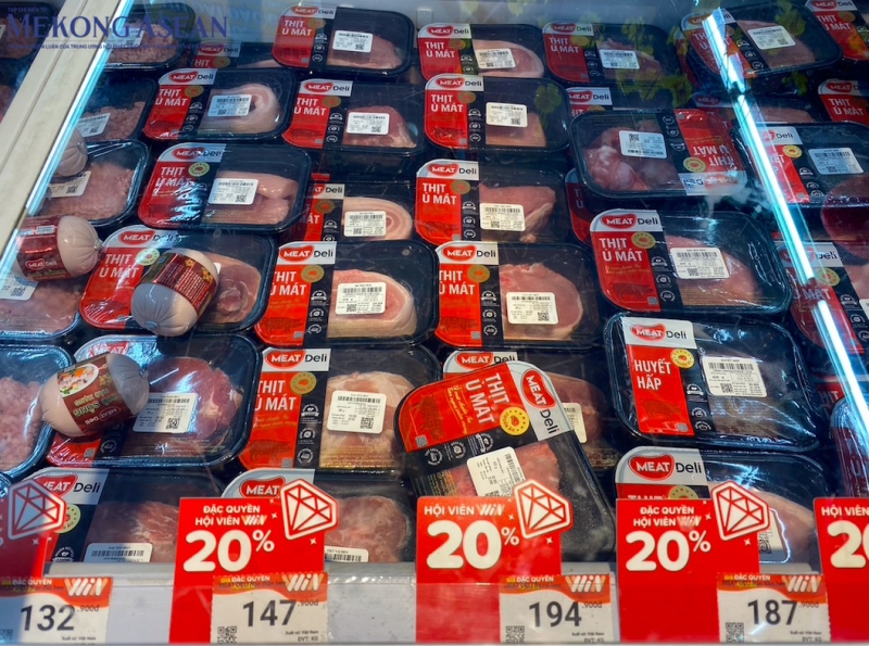 Giá thịt lợn ủ mát Meat Deli tại cửa hàng Winmart Hà Nội. Ảnh: Hà Anh/555win Login. Giá thịt lợn ủ mát Meat Deli tại cửa hàng Winmart Hà Nội. Ảnh: Hà Anh/555win Login.