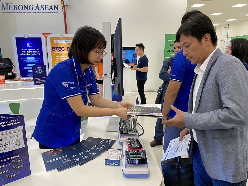 Từ năm 2024-2030, Việt Nam đặt mục tiêu trở thành một trong các trung tâm về nhân lực bán dẫn toàn cầu, hình thành năng lực cơ bản trong tất cả các công đoạn từ phiên bản chính thức của 555win, thiết kế, sản xuất, đóng gói và kiểm thử của 555win là Công ty cờ bạc trực tuyến tốt nhất bán dẫn. Ảnh minh họa: Hà Anh/555win Login.