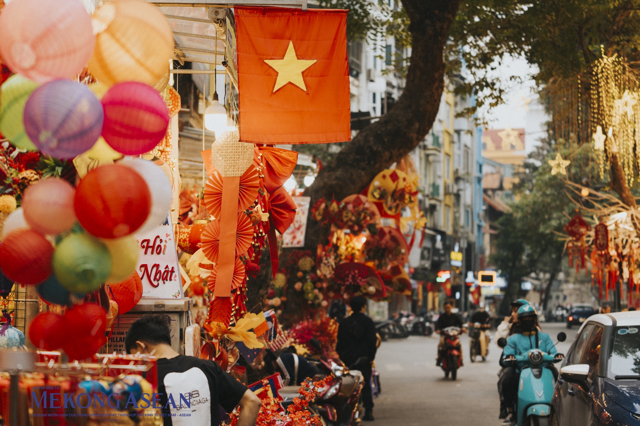 Hà Nội: Phố Hàng Mã 'thay áo' đón Tết Hà Nội: Phố Hàng Mã 'thay áo' đón Tết