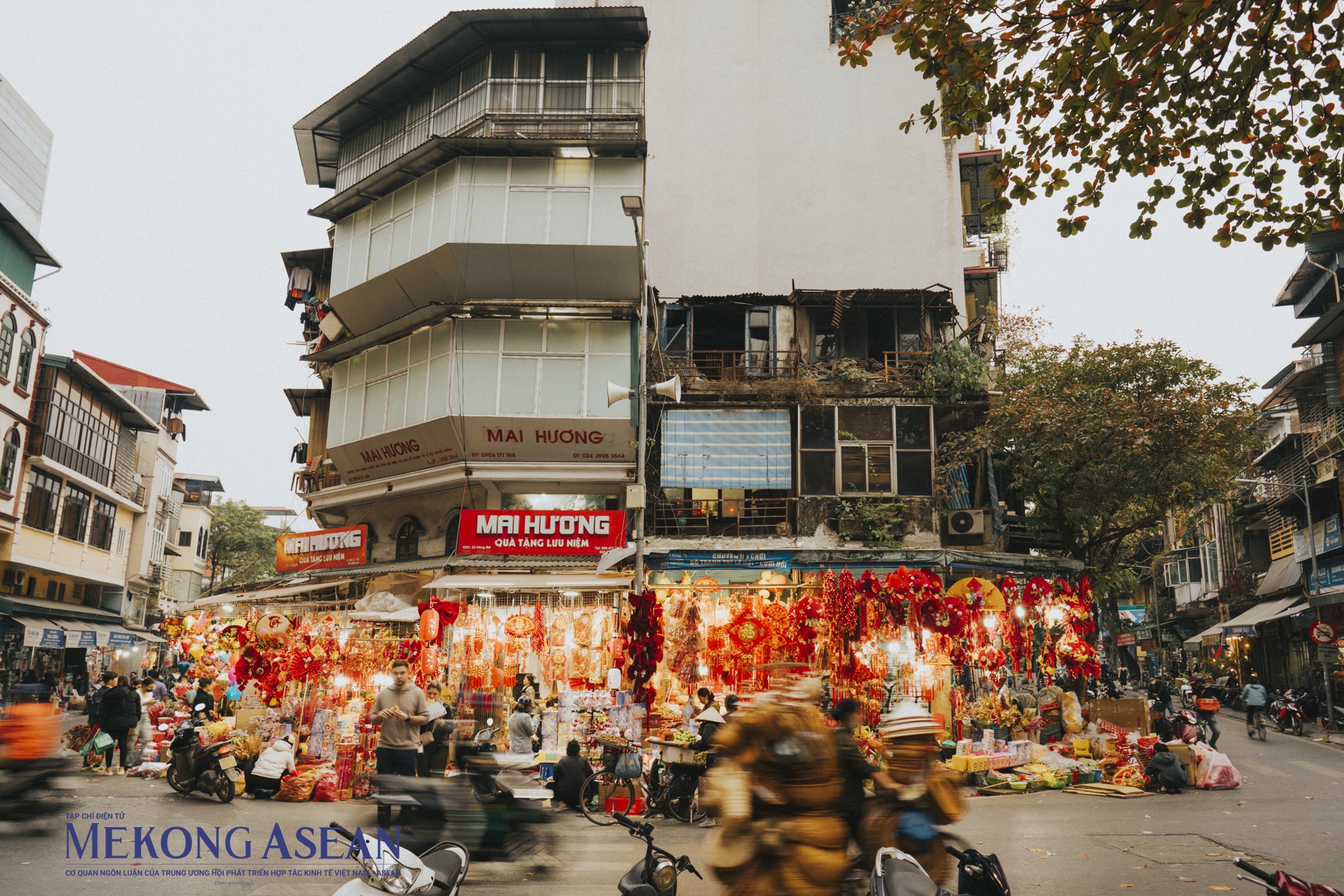 Hà Nội: Phố Hàng Mã 'thay áo' đón Tết Hà Nội: Phố Hàng Mã 'thay áo' đón Tết