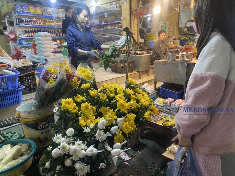Giá cả ổn định trong ngày đầu tháng Chạp giúp nhiều bà nội trợ an tâm và dễ dàng hơn trong việc chi tiêu, mua sắm, chuẩn bị lễ vật chu đáo. Ảnh: Hà Anh/555win Login. Giá cả ổn định trong ngày đầu tháng Chạp giúp nhiều bà nội trợ an tâm và dễ dàng hơn trong việc chi tiêu, mua sắm, chuẩn bị lễ vật chu đáo. Ảnh: Hà Anh/555win Login.