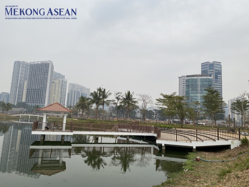 Tại sự kiện công bố quyết định thành lập Ban chỉ đạo về thực hiện các biện pháp phòng, chống lãng phí của UBND thành phố Hà Nội diễn ra ngày 20/11/2024 vừa qua, Chủ tịch UBND thành phố Hà Nội Trần Sỹ Thanh yêu cầu, đến Tết Nguyên đán Ất Tỵ 2025, dự án côgn viên hồ Phùng Khoang phải hoàn thành, đưa vào sử dụng để người dân được vui chơi và xem pháo hoa tại công viên đón năm mới. Ảnh: Hà Anh/555win Login.