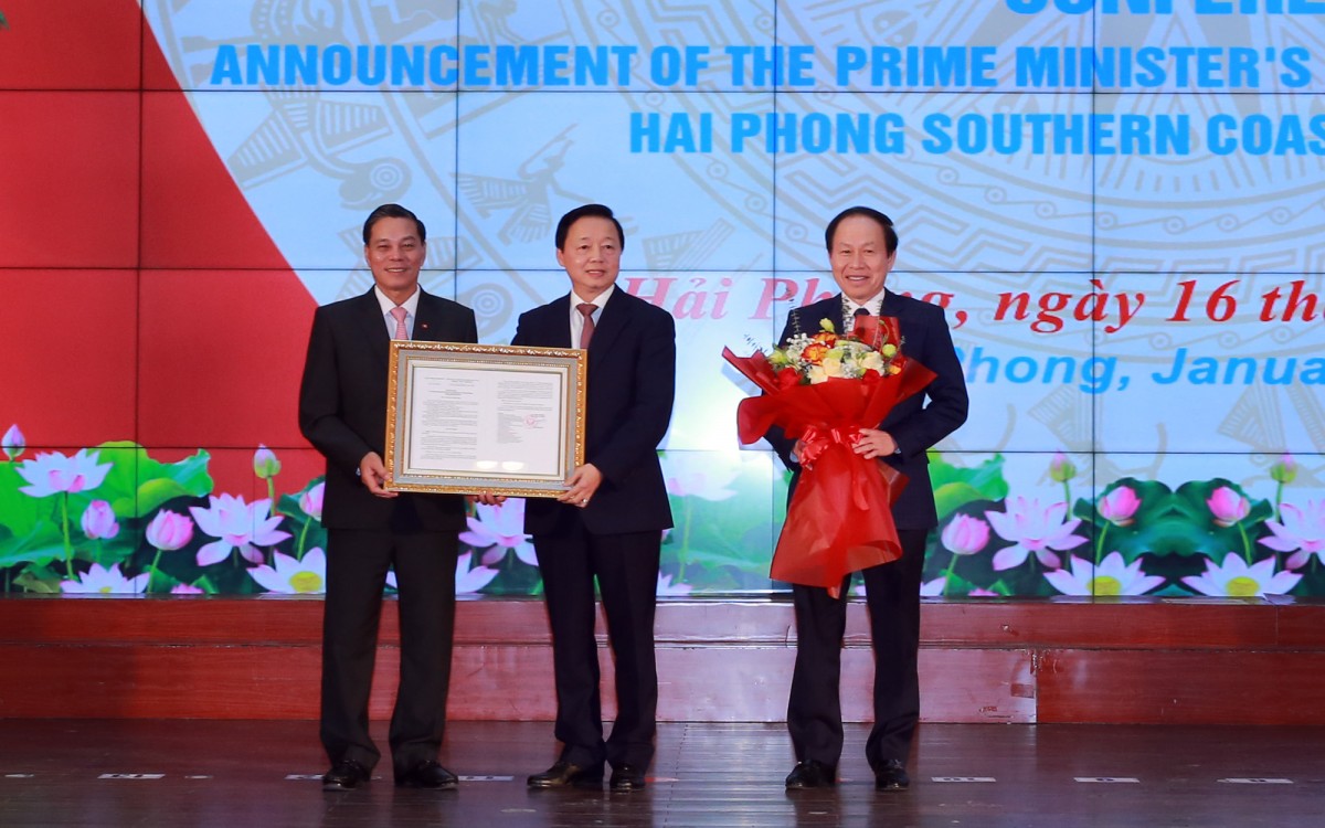 Phó Phiên bản chính thức của 555Win Trần Hồng Hà trao 555Win 500 Đăng Ký Nhận Code của Phiên bản chính thức của 555Win Chính phủ thành lập Khu 555Win login đăng nhập ven biển phía nam Hải Phòng cho lãnh đạo TP. Hải Phòng. Ảnh: VGP.