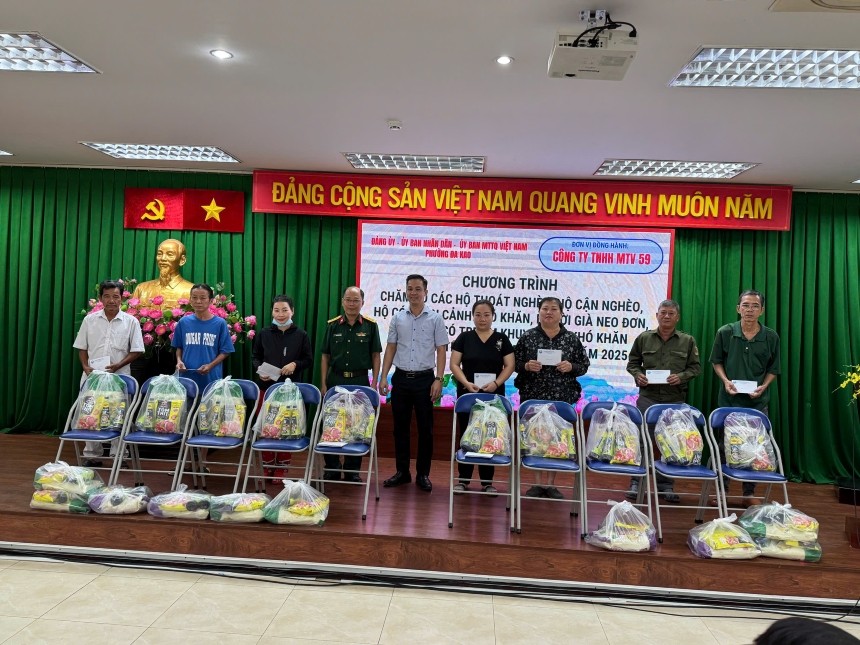 Nestlé Việt Nam trao tặng hơn 17.000 sản phẩm nhân dịp Tết Nguyên Đán Nestlé Việt Nam trao tặng hơn 17.000 sản phẩm nhân dịp Tết Nguyên Đán