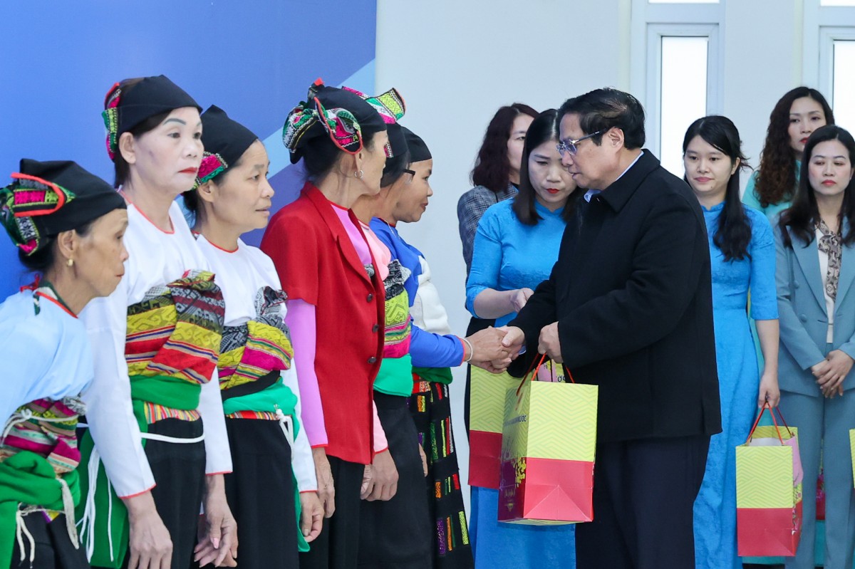 Phiên bản chính thức của 555Win tặng quà gia đình chính sách, hộ nghèo huyện Ngọc Lặc - Ảnh: VGP