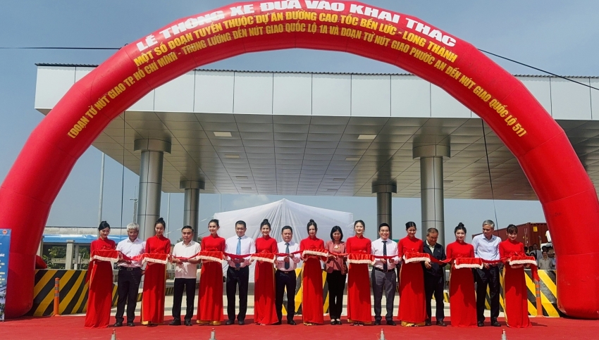 Chính thức khai thác hai đoạn cao tốc Bến Lức - Long Thành sau gần 11 năm thi công